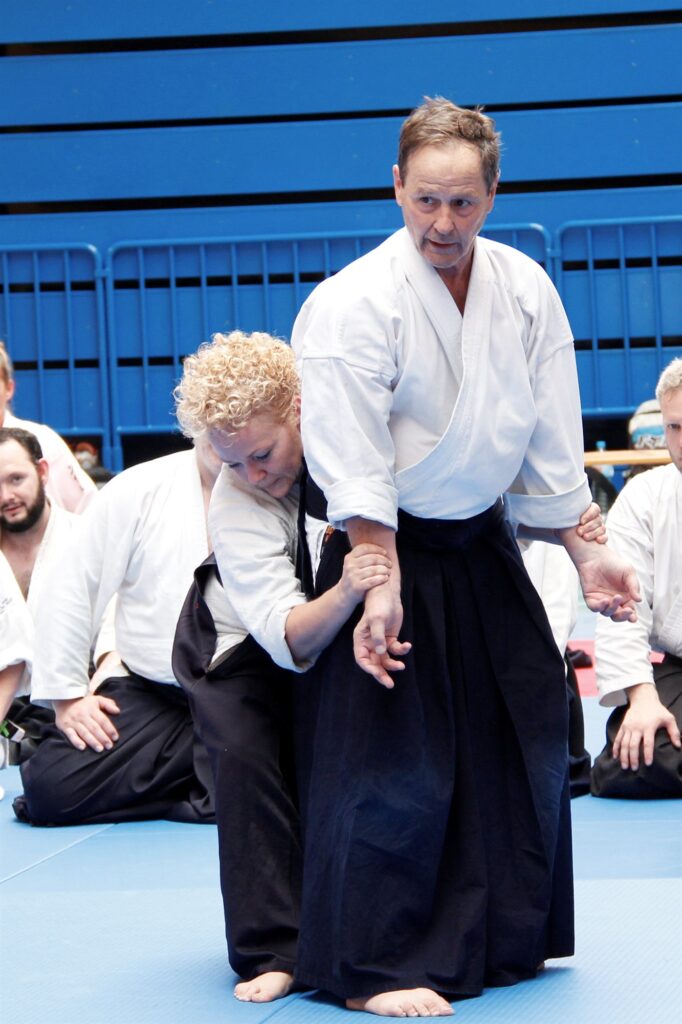 Peter y Teresa practicando una tecnica de Aikido